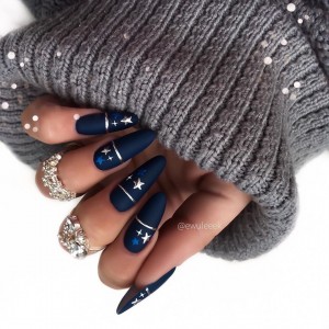 foto-ideyi-novogodnego-manikyura-62